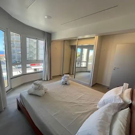 Luxurious T2 Varandas Xiii Apartament *